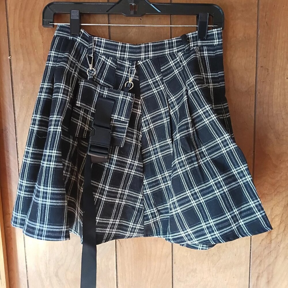 SHEIN Black White Plaid Mini Skirt Womens Size S Side Zip Poly Spandex Preppy